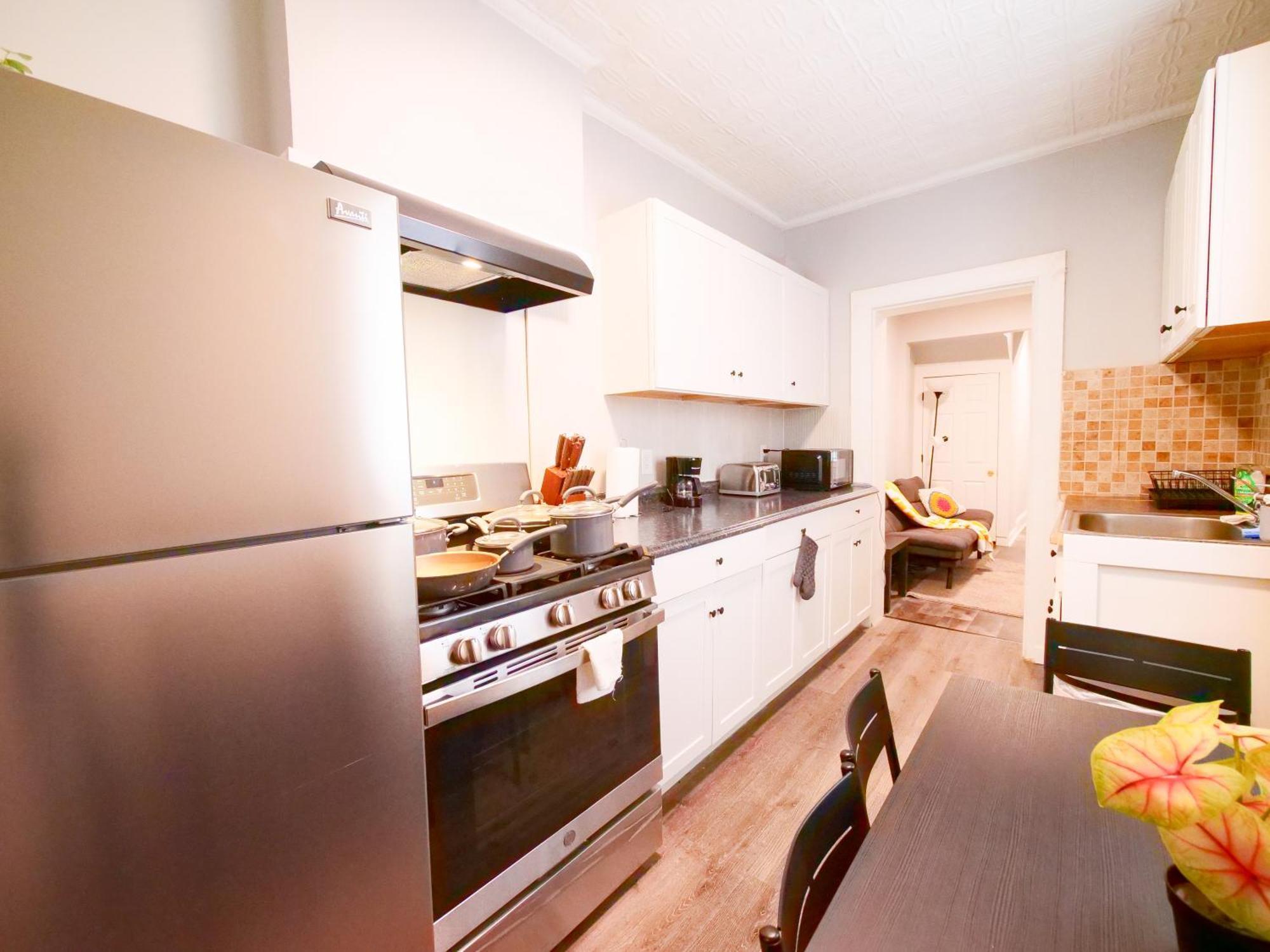 Serene Two-bedroom Retreat - Close To Nyc Jersey City