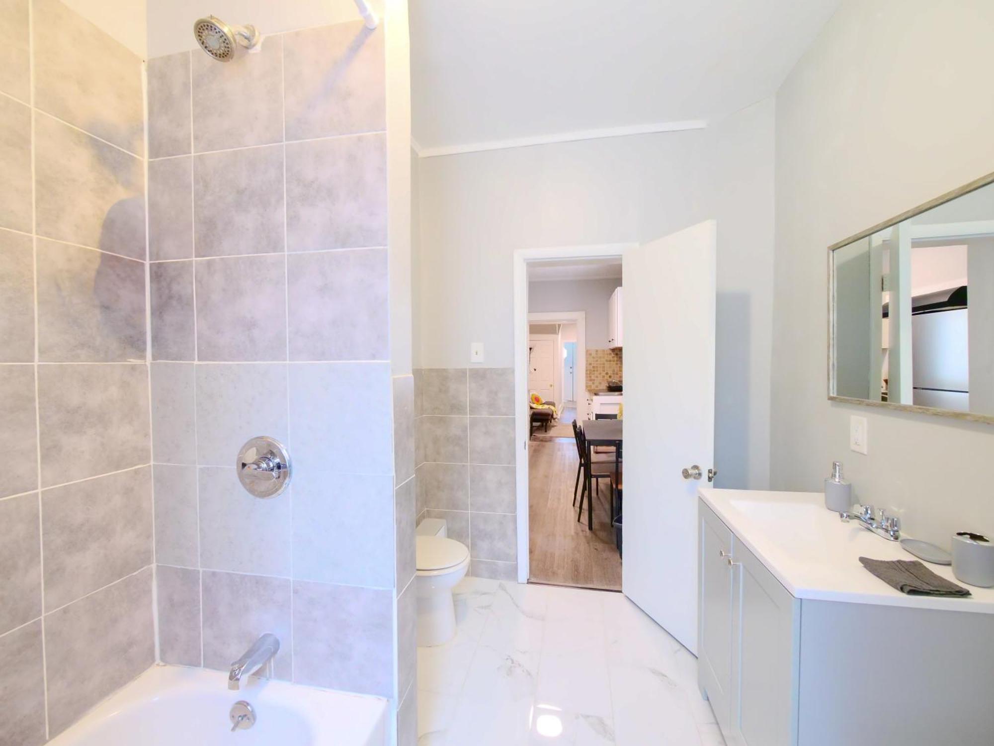 Serene Two-bedroom Retreat - Close To Nyc *